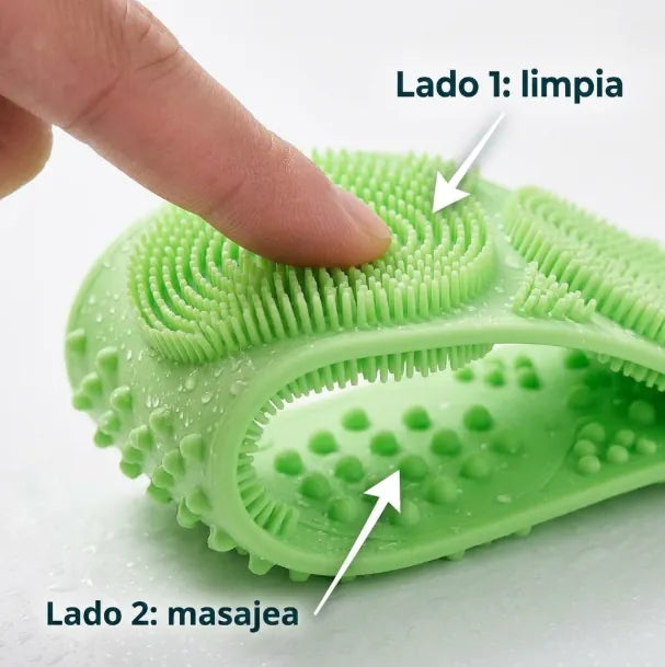 Detalle de las dos caras: cerdas para limpiar y puntos para masajear